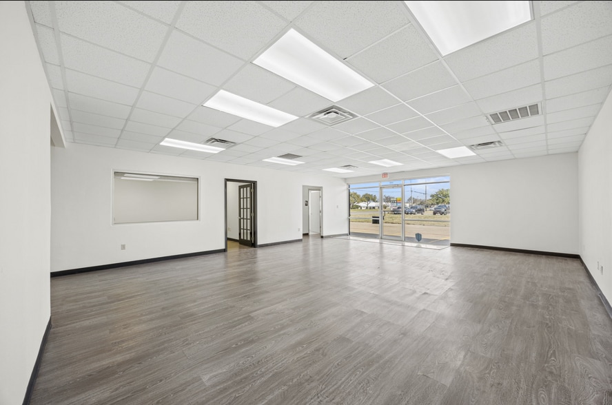 More Photos Of 1878 Royal Ln, Dallas Warehouse For Sale