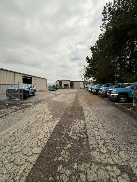 More Photos Of 1030 Nine N Dr, Alpharetta Distribution For Lease