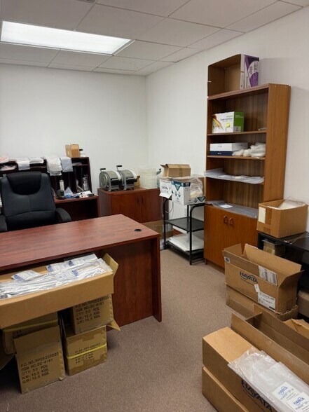 More Photos Of 1520 S Powerline Rd, Deerfield Beach Warehouse For Lease