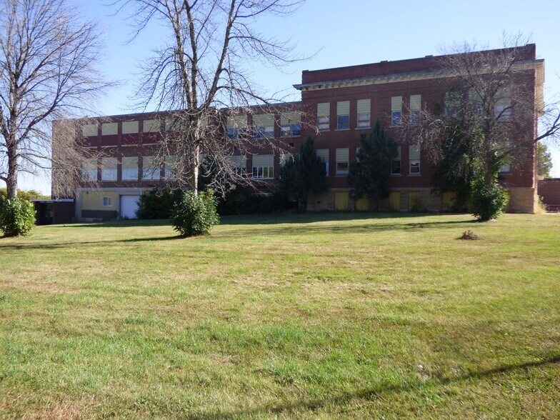 More Photos Of 308 4th St, Welcome Specialty For Sale