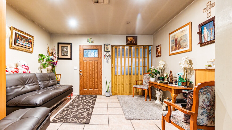 More Photos Of 4656 Floral Dr, Los Angeles Industrial For Sale