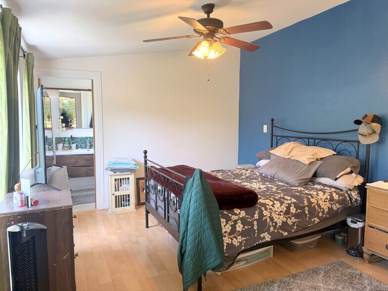 More Photos Of 50 Portal St, Oak View Multifamily For Sale