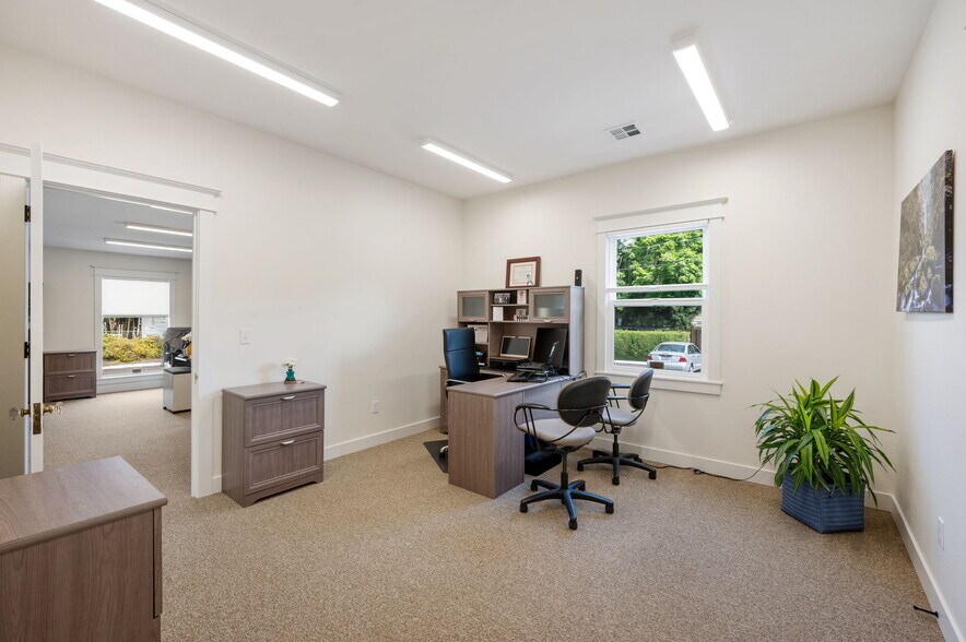More Photos Of 1005 N Main Ave, Gresham Office For Sale