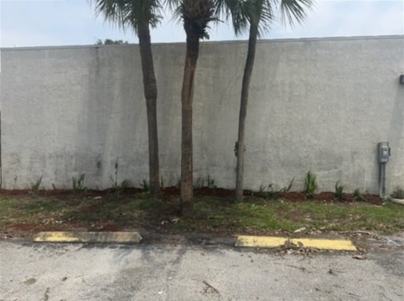 More Photos Of 7725 N Orange Blossom Trl, Orlando Warehouse For Sale