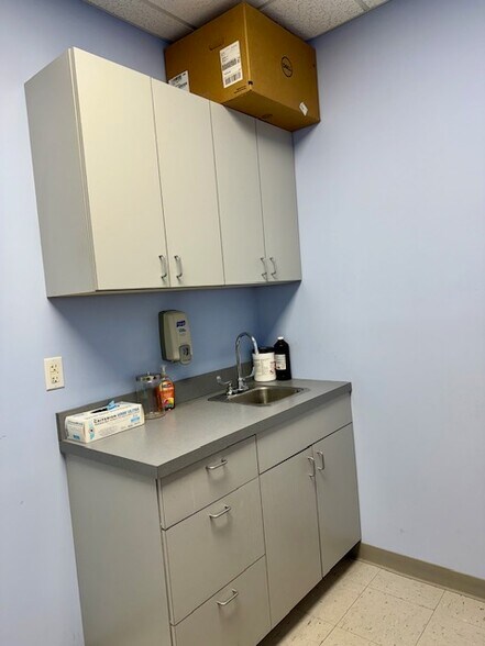 More Photos Of 333 Old Hook Rd, Westwood Medical For Sale