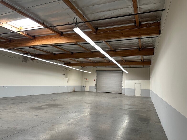 More Photos Of 2221 E Celsius Ave, Oxnard Manufacturing For Lease