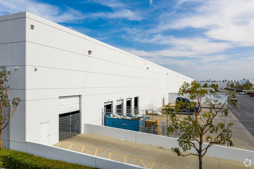 More Photos Of 1211 N Miller St, Anaheim Warehouse For Lease