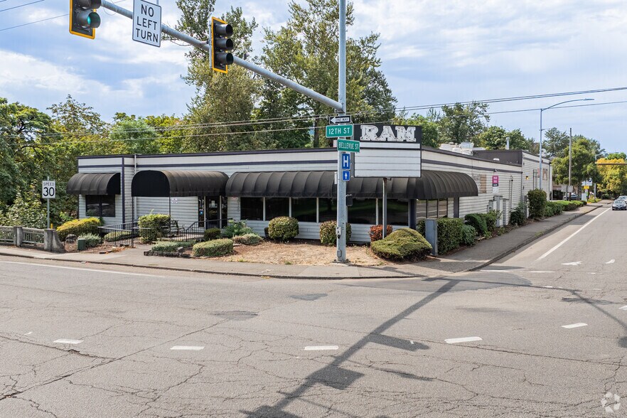 Primary Photo Of 515 12th St SE, Salem Freestanding For Sale