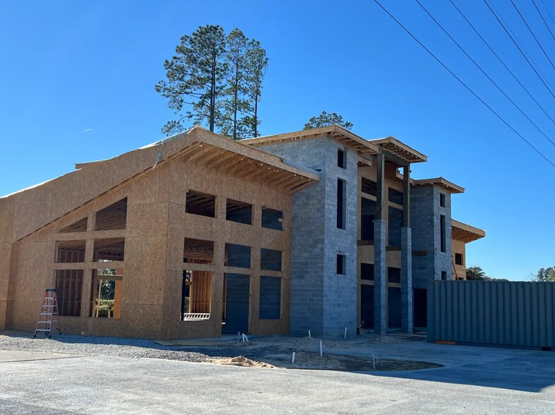 More Photos Of 5 Hampton Lake Dr, Bluffton Storefront Retail Office For Lease