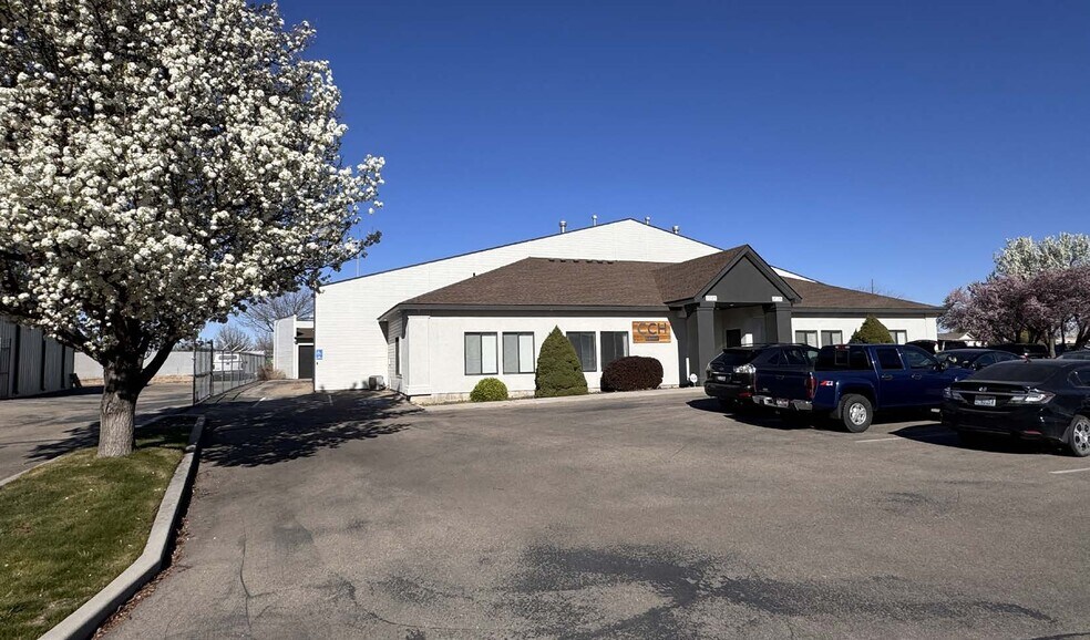 Primary Photo Of 2023-2025 Bingham Dr, Nampa Warehouse For Lease