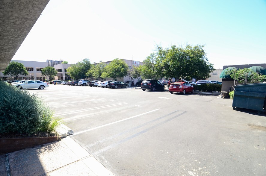 More Photos Of 315 Arden Ave, Glendale Office For Sale