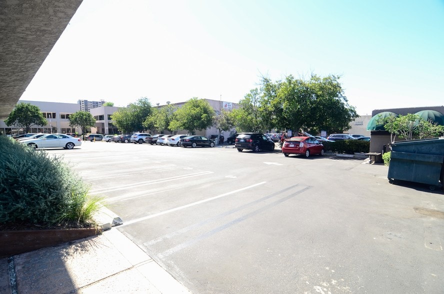 More Photos Of 315 Arden Ave, Glendale Office For Sale