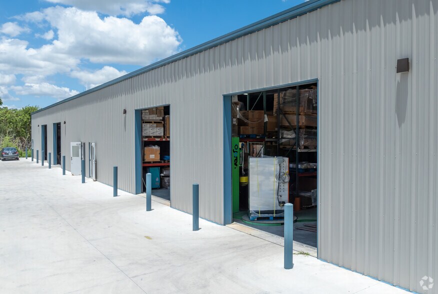 More Photos Of 776 business park blvd, Winter Garden Warehouse For Lease