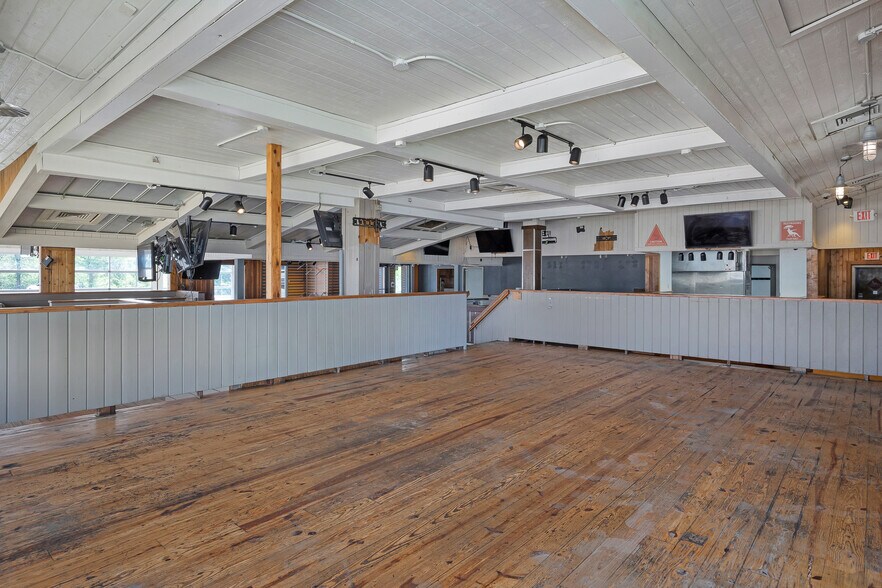 More Photos Of 8101 W I-40, Amarillo Restaurant For Lease