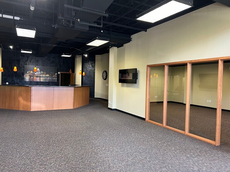 More Photos Of 11085 Montgomery Rd, Montgomery Flex For Lease