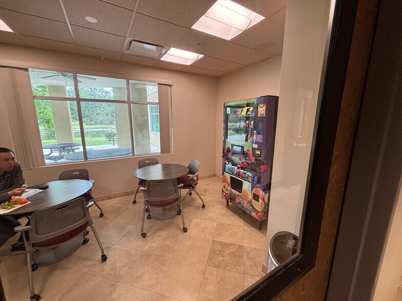 More Photos Of 2818 Cypress Ridge Blvd, Wesley Chapel Office For Lease