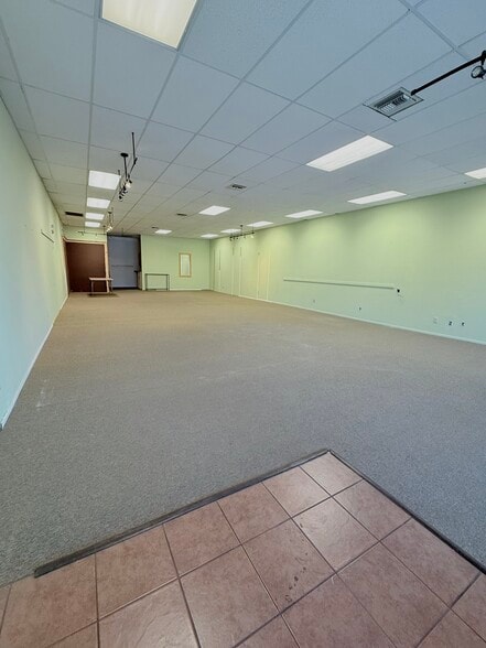 More Photos Of 2540-2570 N 4th St, Flagstaff Department Store For Lease