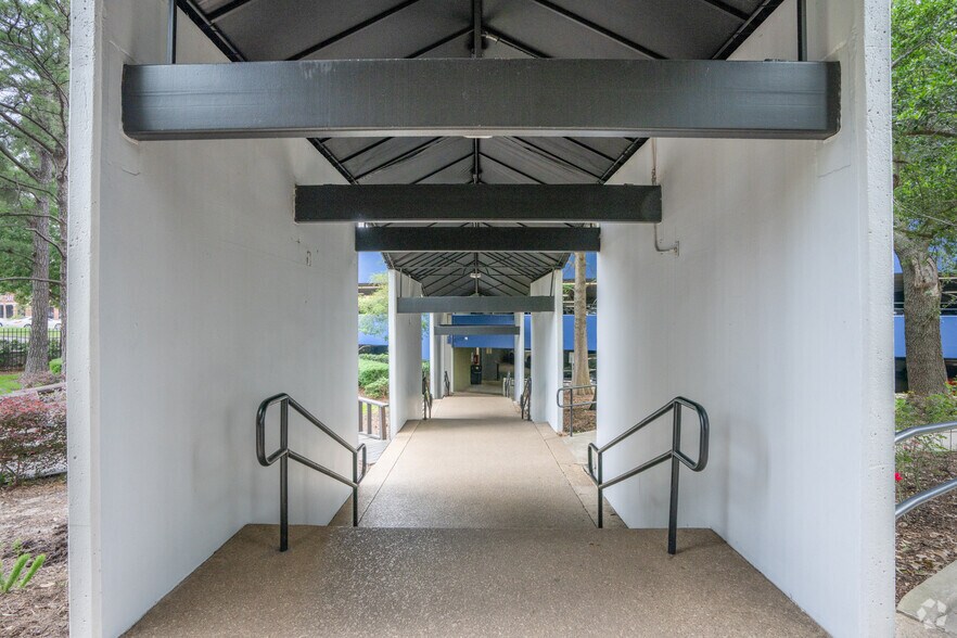 More Photos Of 7600 W Tidwell Rd, Houston Office For Lease