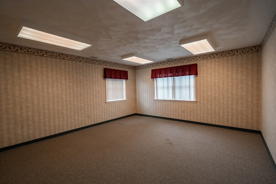 More Photos Of 24 Madison Ave, Endicott Medical For Sale