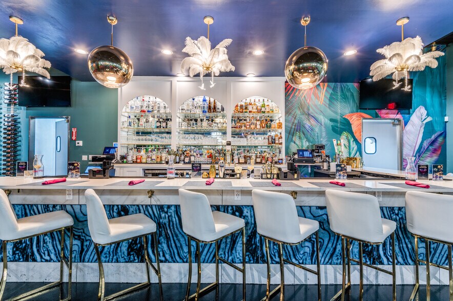 Primary Photo Of 2601 W Jefferson St, Grand Prairie Bar For Sale