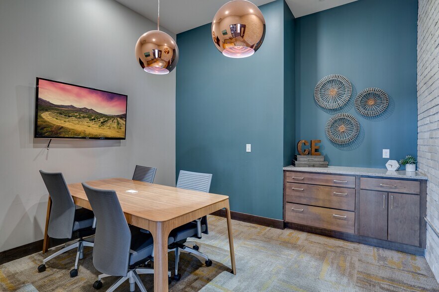 More Photos Of 2410 University Ave W, Saint Paul Apartments For Lease