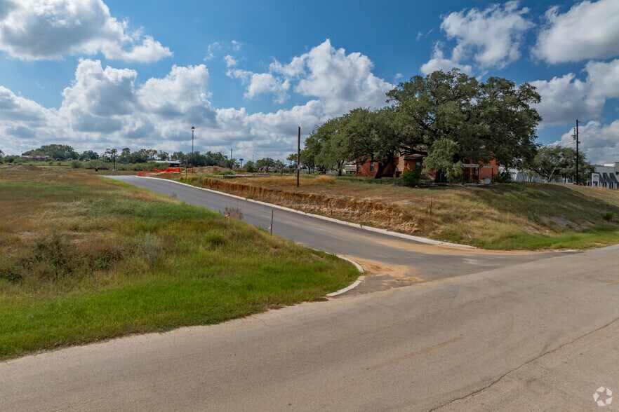 More Photos Of 208 Live Oak Way, Floresville Land For Sale