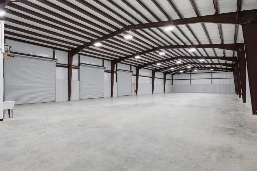 More Photos Of 300 Midridge Ln, Pelham Warehouse For Lease