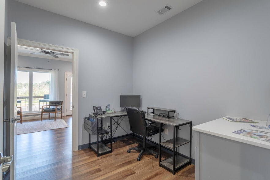 More Photos Of 2356 Alabama River Pky, Millbrook Flex For Sale