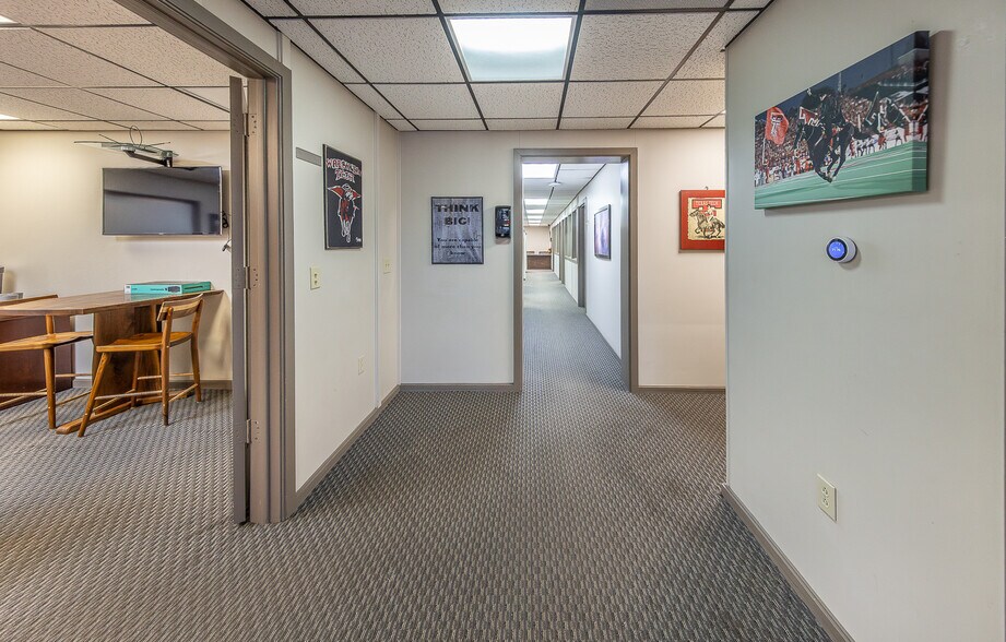 More Photos Of 2599 74th St, Lubbock Office For Sale