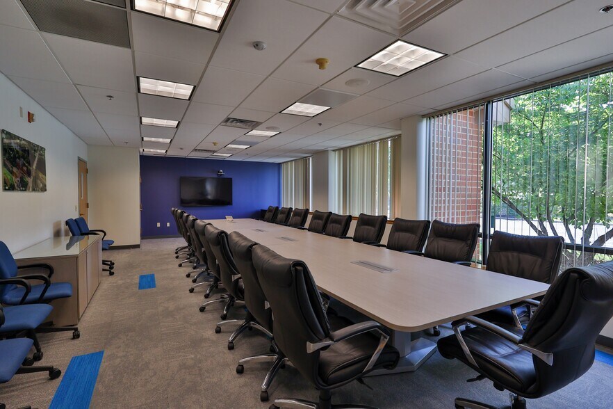 More Photos Of 1525 Valley Center Pky, Bethlehem Unknown For Lease