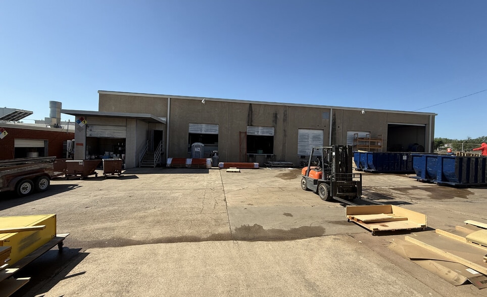 Primary Photo Of 111 E Lowden St, Fort Worth Warehouse For Sale