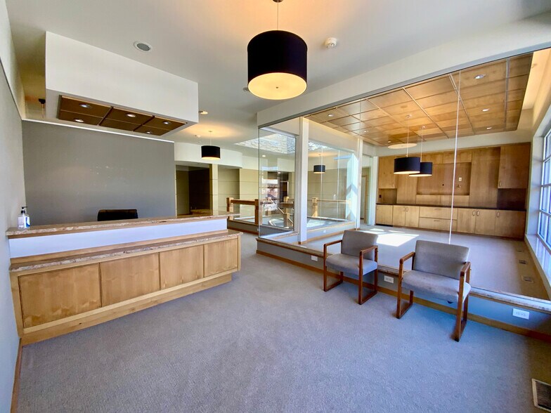 More Photos Of 6027 W Vliet St, Milwaukee Storefront Retail Office For Sale