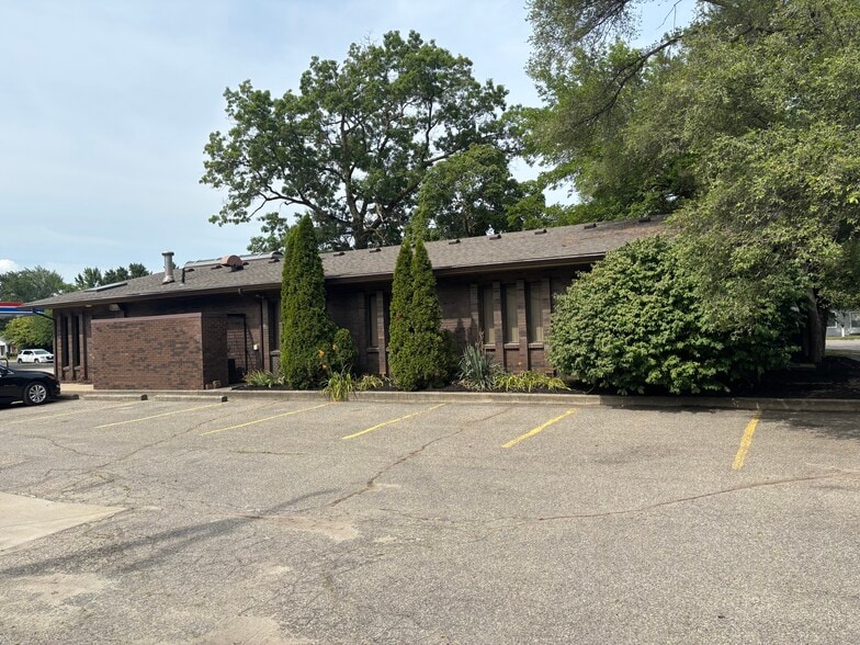 More Photos Of 608 N Wayne Rd, Westland Office For Sale