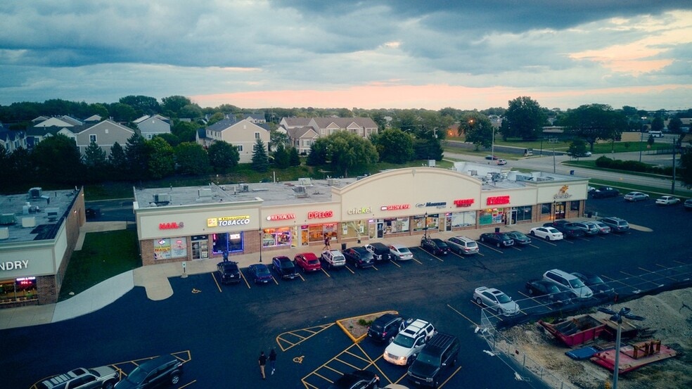 More Photos Of 104-192 N Bolingbrook Dr, Bolingbrook Unknown For Lease