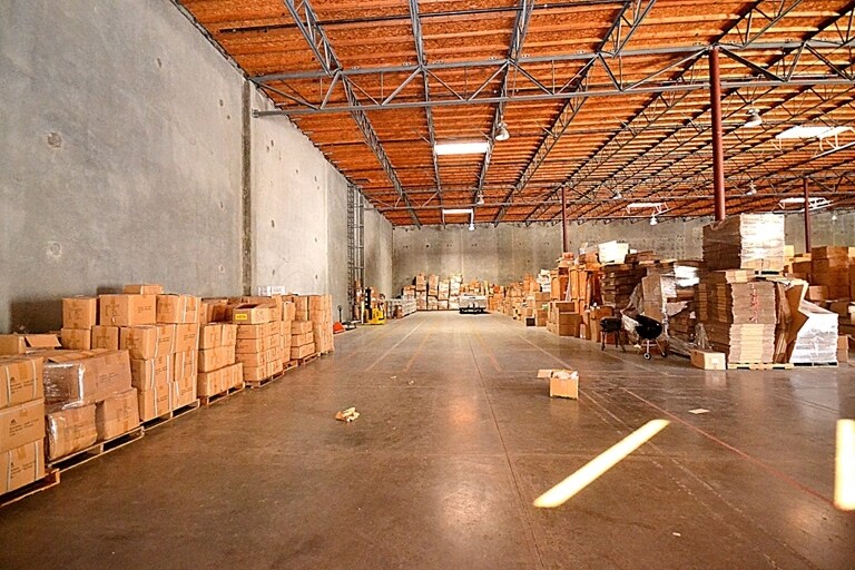 More Photos Of 2991 E 46th St, Los Angeles Warehouse For Lease