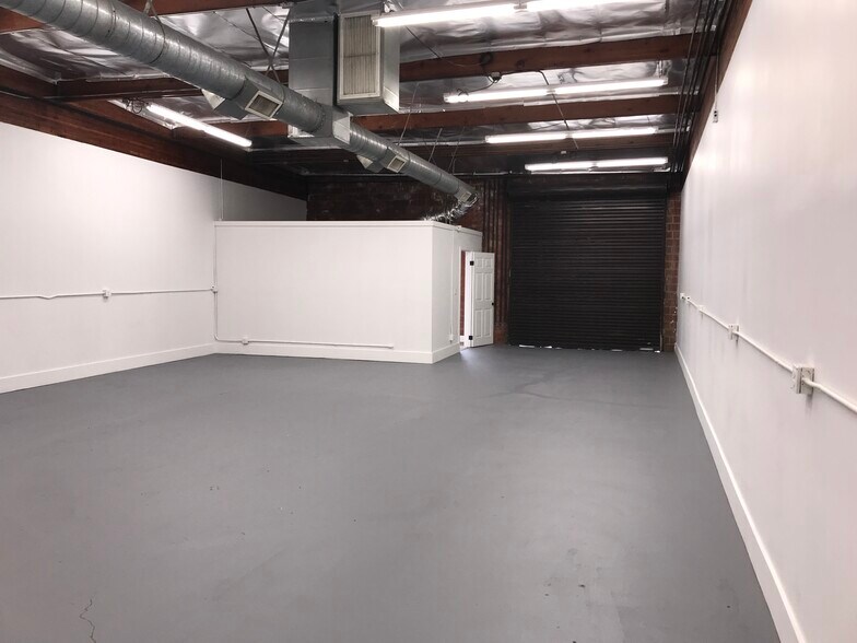 More Photos Of 7421 Laurel Canyon Blvd, North Hollywood Distribution For Lease