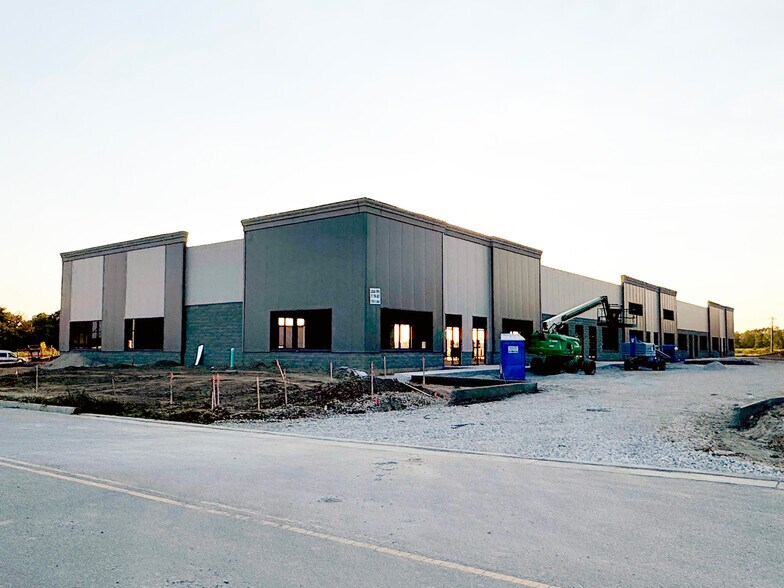 More Photos Of 20418 Commerce Park Dr, Westfield Warehouse For Lease