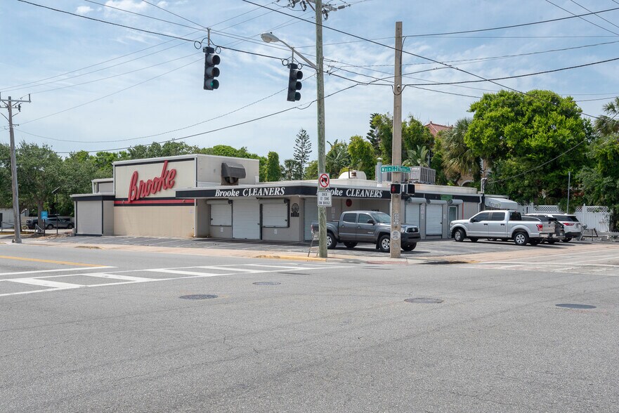 More Photos Of 133 Main St, Daytona Beach Freestanding For Sale