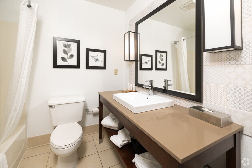 More Photos Of 541 W Dussel Dr, Maumee Hotel For Sale