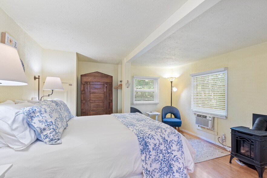 More Photos Of 5 Ojo St, Eureka Springs Hospitality For Sale