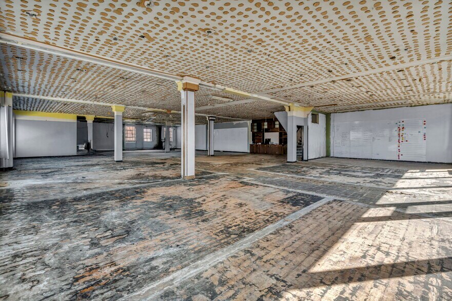 More Photos Of 112-130 Erie St S, Massillon Office For Sale