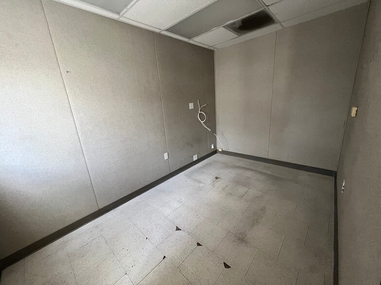 More Photos Of 11571 Ventura Blvd, Studio City Land For Lease