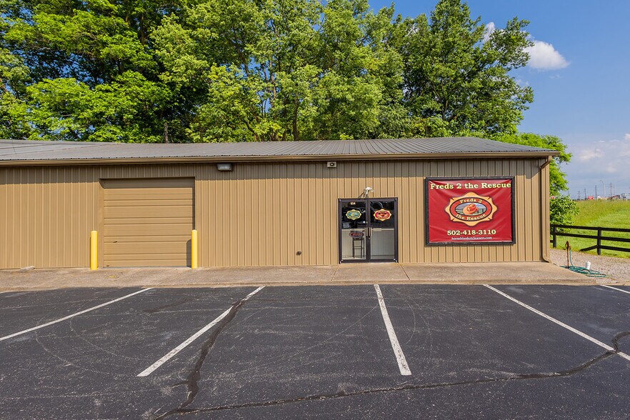 More Photos Of 654 Versailles Rd, Frankfort Showroom For Lease