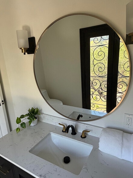 More Photos Of 1301 N Beverly Dr, Beverly Hills Specialty For Sale