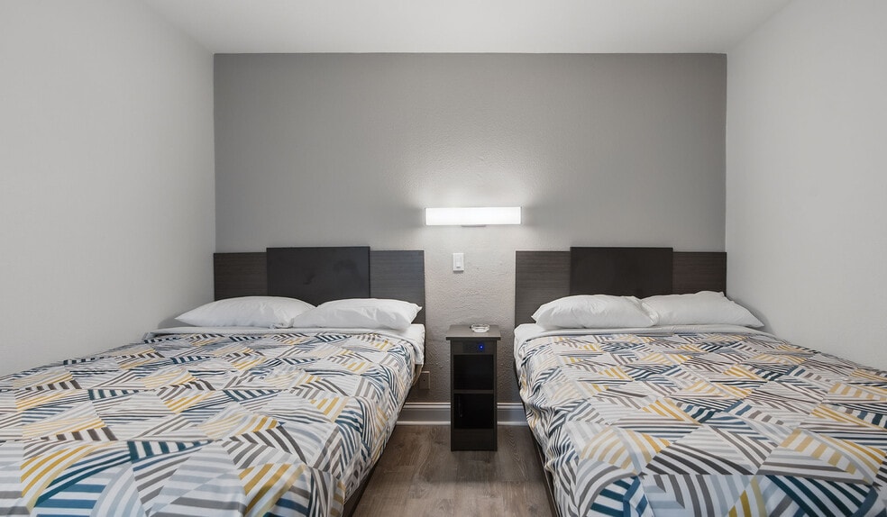 More Photos Of 1600 N Main St, Normal Hotel For Sale