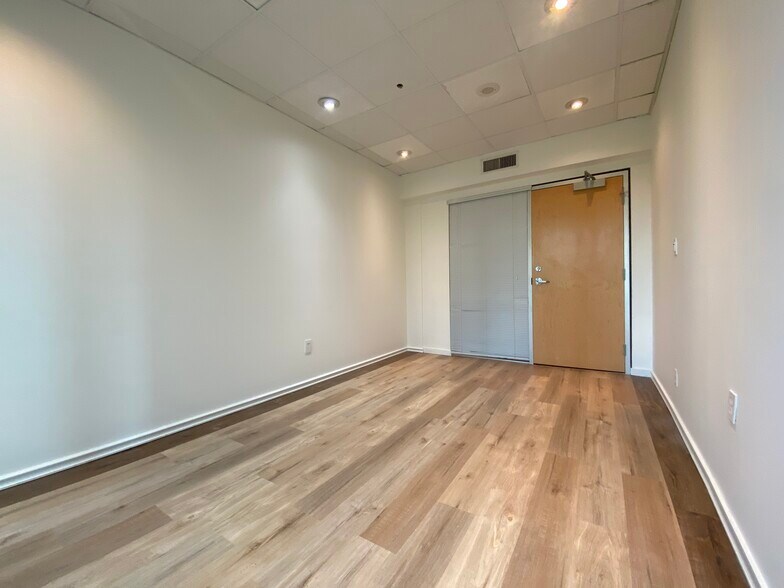 More Photos Of 989 Nelson St, Vancouver Apartments For Sale
