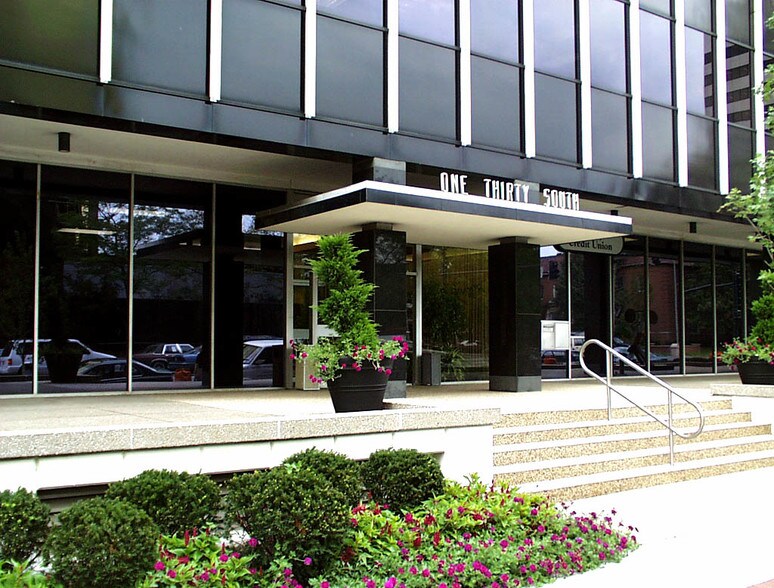 More Photos Of 130 S Bemiston Ave, Clayton Office For Lease