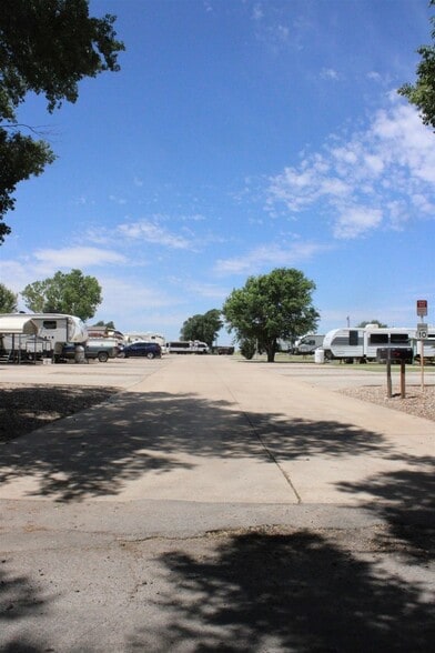 More Photos Of 415 20th St, Woodward Trailer Camper Park For Sale