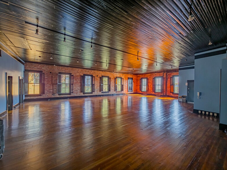 More Photos Of 105-111 W Central, Valdosta Storefront Retail Office For Sale