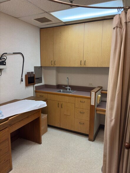 More Photos Of 321 N Kuakini St, Honolulu Office For Sale